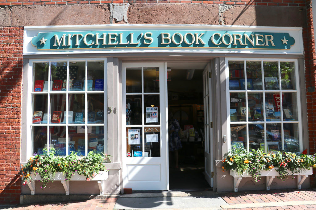 mitchells book corner on nantucket island