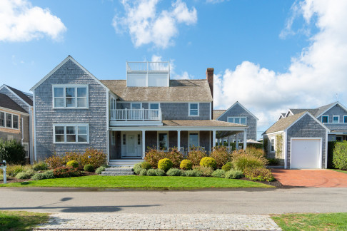 Brant Point- 16 Willard Street Image