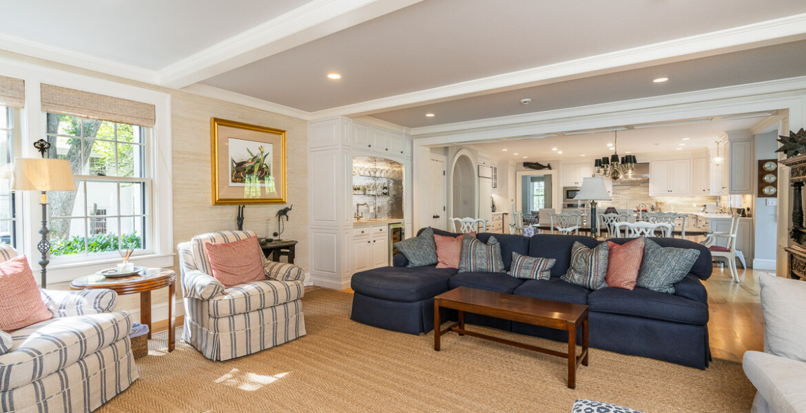 10 103-Main_1st-Living_01