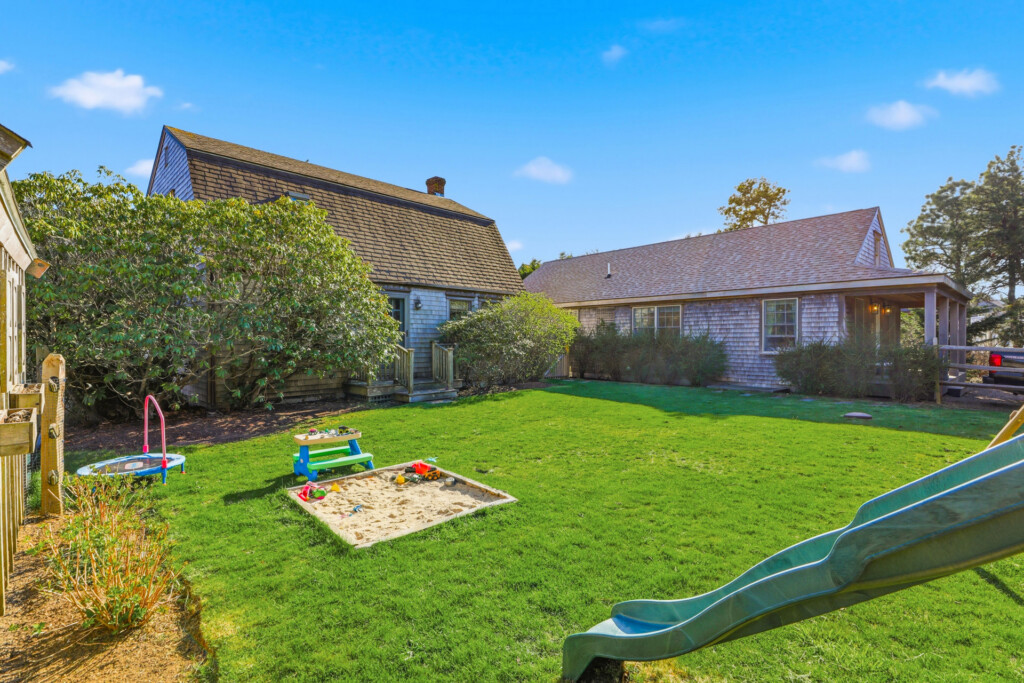 18 Pine Tree Road